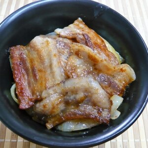 男飯★豚バラ肉と玉葱の甘辛照り焼き丼